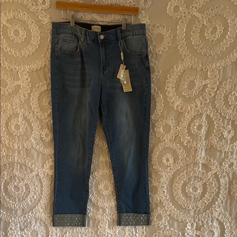 Charlie Paige Blue Skinny legJeans with Studded Hem elastic waist
